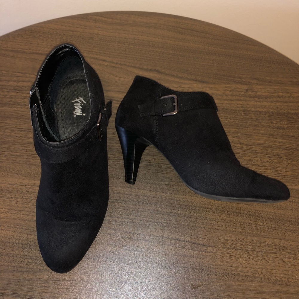 Fioni black heels, size 7 1/2